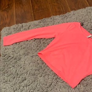 pink cropped tee